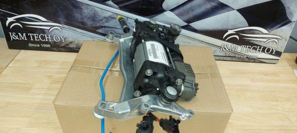 Continental 28.0200-1003.2 alkuperäinen ilmajousituksen kompressori. 7P0698007B